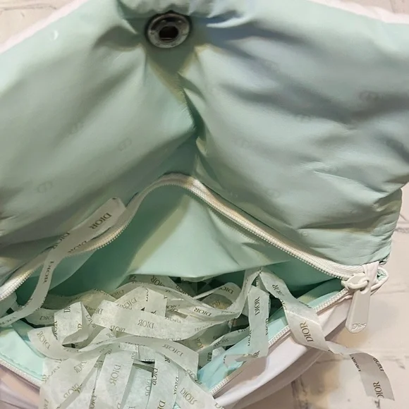 New Dior Pouch & Beauty Bundle With Dior Hydra Life Micellar Cleanser (10 Items) - Picture 3 of 16